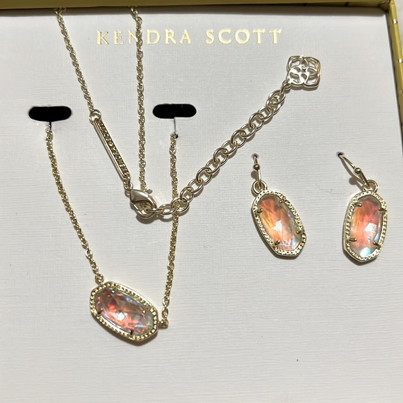 Kendra Scott Elisa Necklace & Lee Earrings Gift Set - Picture 5 of 7